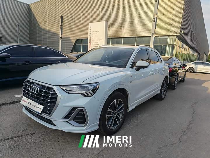 Audi Q3 35 TFSI aggressive and dynamic (1.4T) - автомобиль из Китая