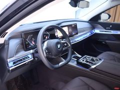 BMW 7 Series 2023 735Li Luxury Line - фото 11