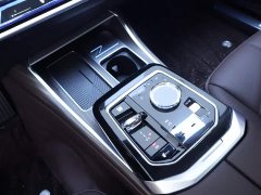 BMW 7 Series 2023 735Li Luxury Line - фото 12