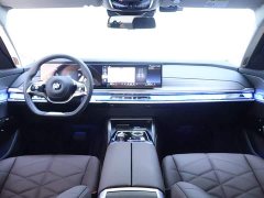 BMW 7 Series 2023 735Li Luxury Line - фото 13
