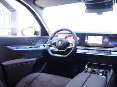 BMW 7 Series 2023 735Li Luxury Line - фото 14