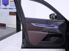 BMW 7 Series 2023 735Li Luxury Line - фото 18
