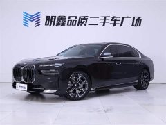 BMW 7 Series 2023 735Li Luxury Line - фото 2