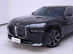 BMW 7 Series 2023 735Li Luxury Line - фото 3