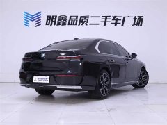 BMW 7 Series 2023 735Li Luxury Line - фото 7
