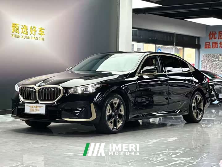 BMW 5 Series 2024 530Li Leading Luxury Package - автомобиль из Китая