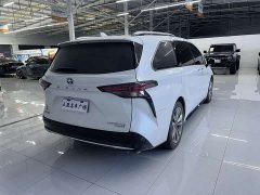 Toyota Sienna 2.5L Hybrid Limited - фото 6