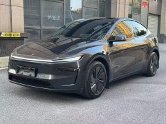 Tesla Model Y rear-wheel drive version - фото 1