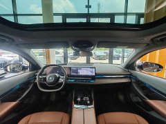 BMW i5 eDrive 35L Exclusive M Sports Package - фото 12