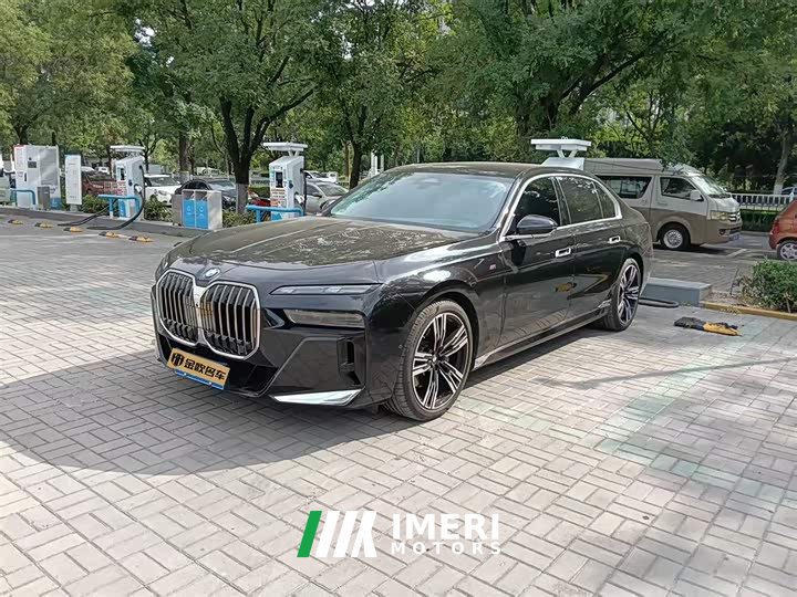 BMW 7 Series 2023 740Li M Sport Package - автомобиль из Китая