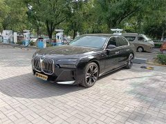 BMW 7 Series 2023 740Li M Sport Package - фото 2