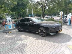 BMW 7 Series 2023 740Li M Sport Package - фото 3