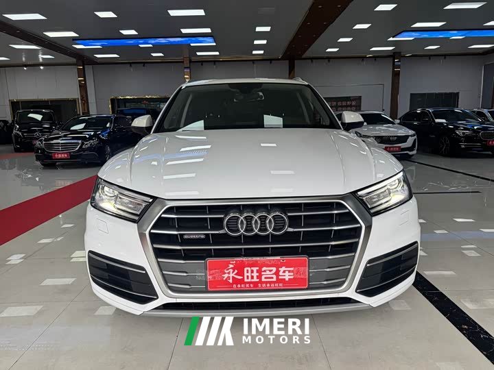 Audi Q5L 2020 40 TFSI enjoys fashionable style