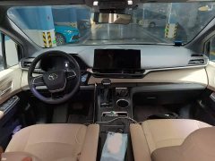 Toyota SIENNA 2023 2.5L Hybrid Premium Edition - фото 10