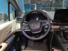 Toyota SIENNA 2023 2.5L Hybrid Premium Edition - фото 11