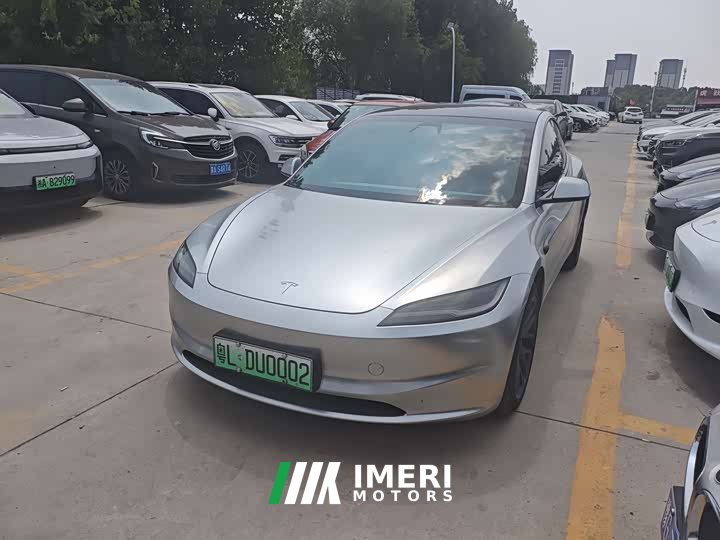 Tesla Model 3 rear-wheel drive version - автомобиль из Китая