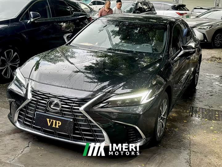 Lexus ES 300h Premium Edition - автомобиль из Китая