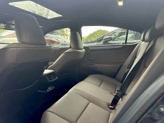 Lexus ES 300h Premium Edition - фото 7
