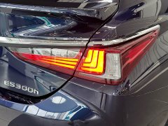 Lexus ES 2022 300h Luxury Edition - фото 18