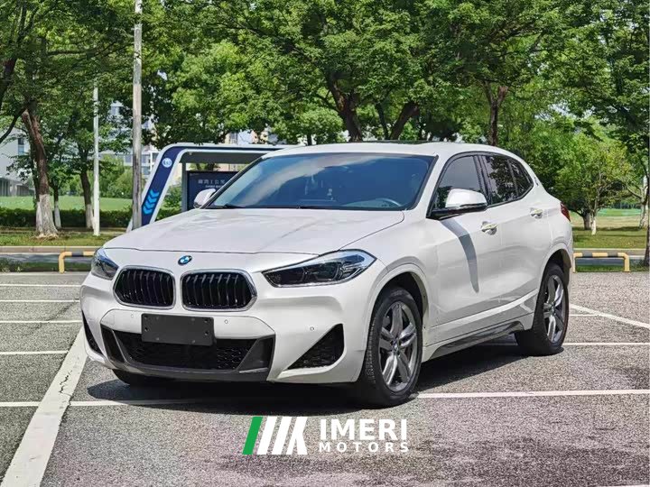 BMW X2 sDrive25i leading M sports package - автомобиль из Китая