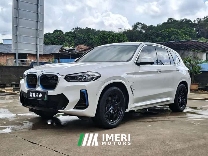 BMW iX3 leading - автомобиль из Китая