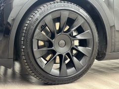 Tesla Model Y standard range rear-wheel drive version - фото 10