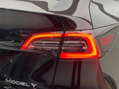 Tesla Model Y standard range rear-wheel drive version - фото 3