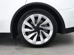 Tesla Model Y facelift long-range all-wheel drive version - фото 8