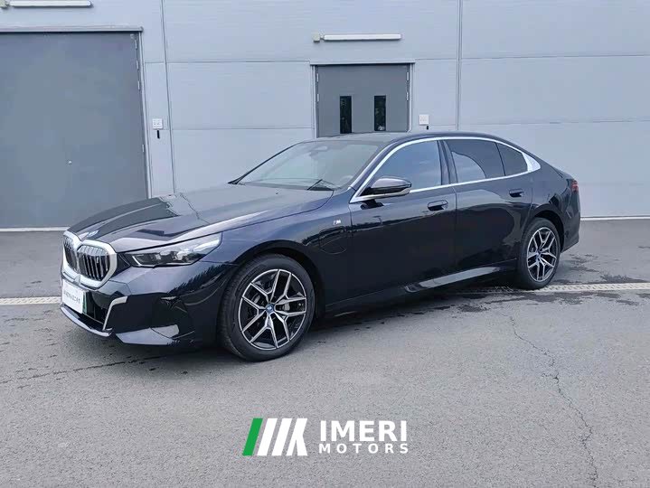 BMW i5 eDrive 35L M Sport Package - автомобиль из Китая