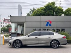BMW 5 Series 530Li Leading M Sports Package - фото 3