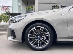 BMW 5 Series 530Li Leading M Sports Package - фото 4