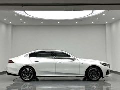 BMW 5 Series 530Li Leading M Sports Package - фото 3
