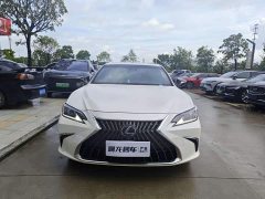 Lexus ES 300h Excellence Edition - фото 2