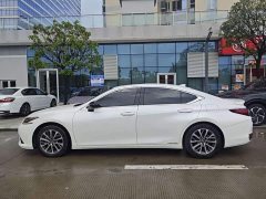 Lexus ES 300h Excellence Edition - фото 3