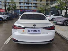 Lexus ES 300h Excellence Edition - фото 4