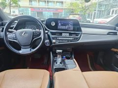 Lexus ES 300h Excellence Edition - фото 8