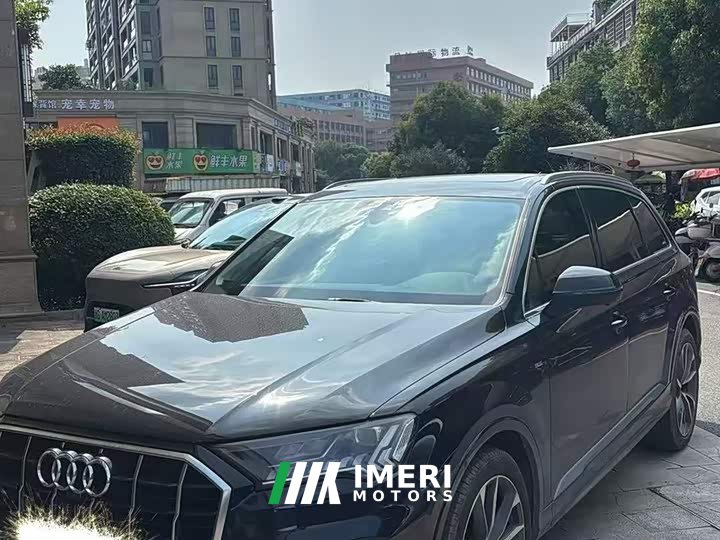 Audi Q7 55 TFSI quattro S line Sport - автомобиль из Китая