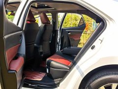 Toyota Corolla Plug-in Hybrid 2019 1.8L E-CVT Leading Edition - фото 10