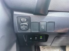 Toyota Corolla Plug-in Hybrid 2019 1.8L E-CVT Leading Edition - фото 20