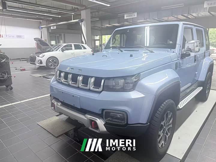 Beijing off-road BJ40 2.0T automatic four-wheel drive city hunter version knight type