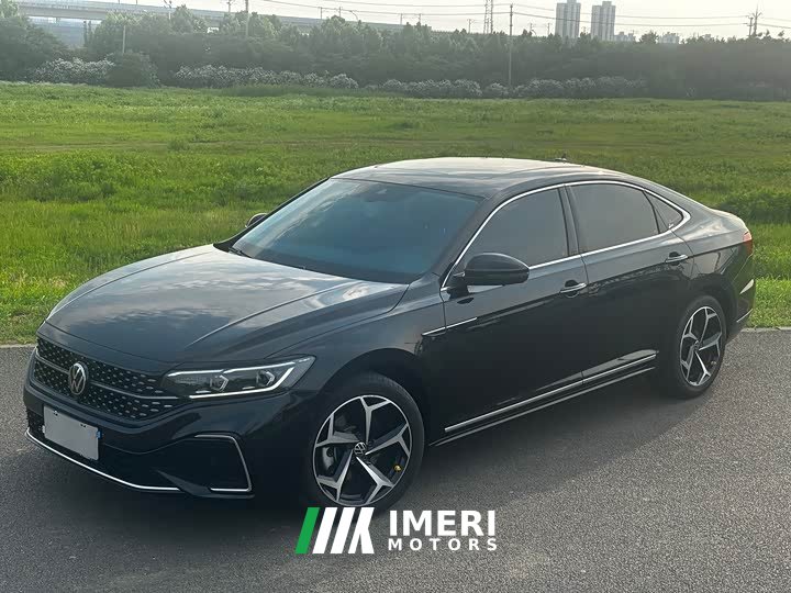 Volkswagen Passat 330TSI Starry Sky Deluxe Edition - автомобиль из Китая