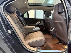BMW 7 Series 2023 735Li Luxury Line - фото 10