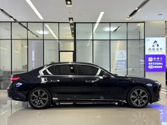 BMW 7 Series 2023 735Li Luxury Line - фото 17
