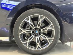 BMW 7 Series 2023 735Li Luxury Line - фото 18