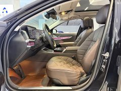 BMW 7 Series 2023 735Li Luxury Line - фото 6