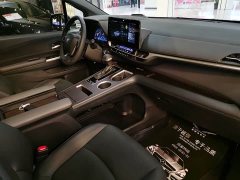 Toyota Granvia 2024 2.5L Hybrid Premium PLUS AWD - фото 13