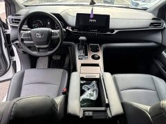 Toyota Grevia 2.5L Hybrid Luxury Edition - фото 11