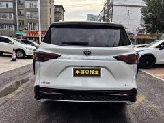 Toyota Grevia 2.5L Hybrid Luxury Edition - фото 5