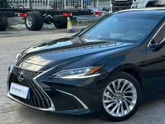 Lexus ES 300h Executive Edition - фото 7