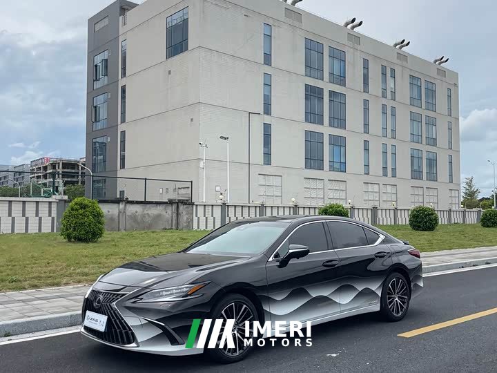 Lexus ES 2021 300h Premium Edition - автомобиль из Китая